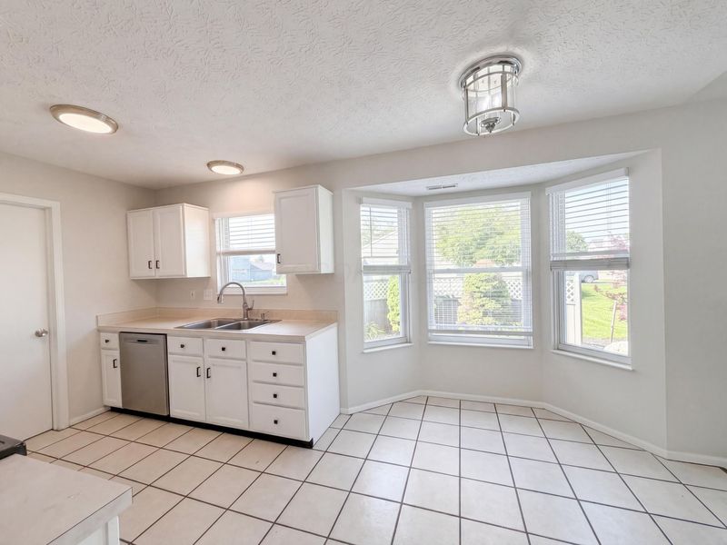 7296 Candlestone Drive , Reynoldsburg, OH 43068 Photo 8