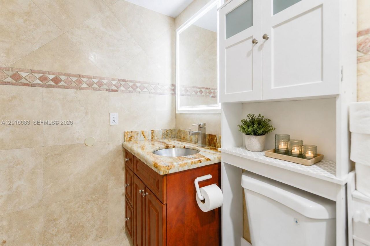 19201 Collins Ave , Unit 609, Sunny Isles Beach, FL 33160 Photo
