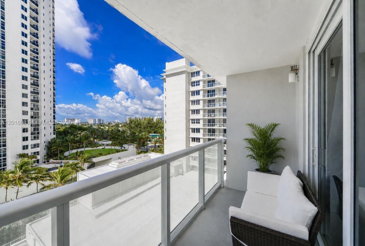 19201 Collins Ave , Unit 609, Sunny Isles Beach, FL 33160 Photo