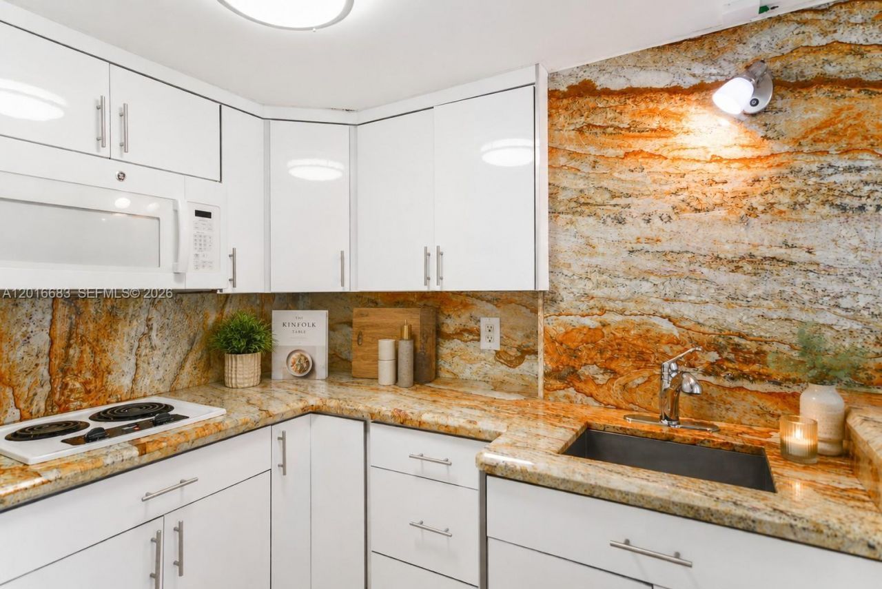 19201 Collins Ave , Unit 609, Sunny Isles Beach, FL 33160 Photo
