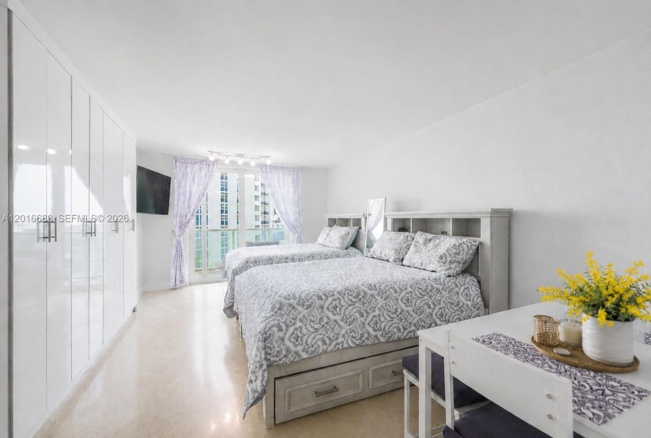 19201 Collins Ave , Unit 609, Sunny Isles Beach, FL 33160 Photo