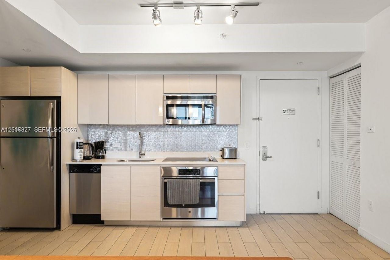 2602 E Hallandale Beach Blvd , Unit R1109, Hallandale Beach, FL 33009 Photo