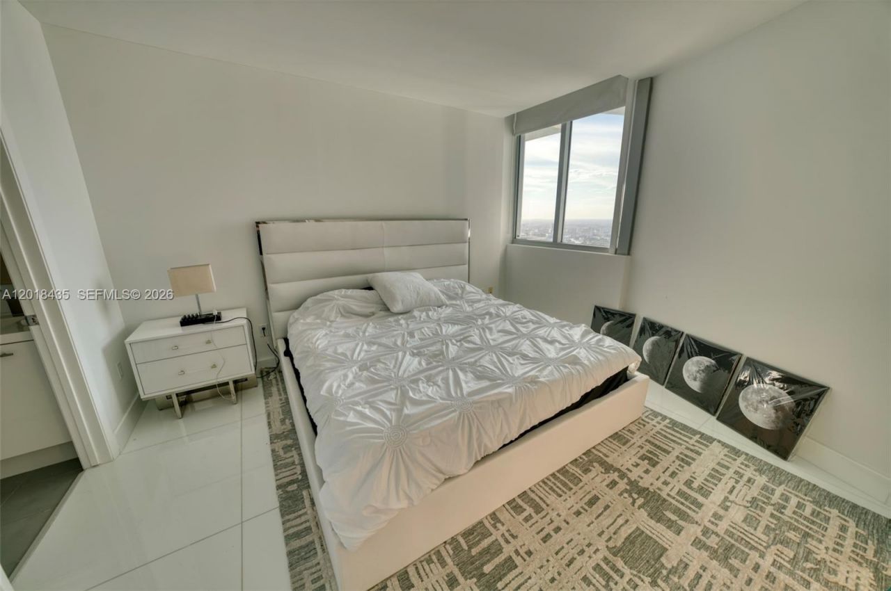 92 SW 3rd St , Unit 5203, Miami, FL 33130 Photo