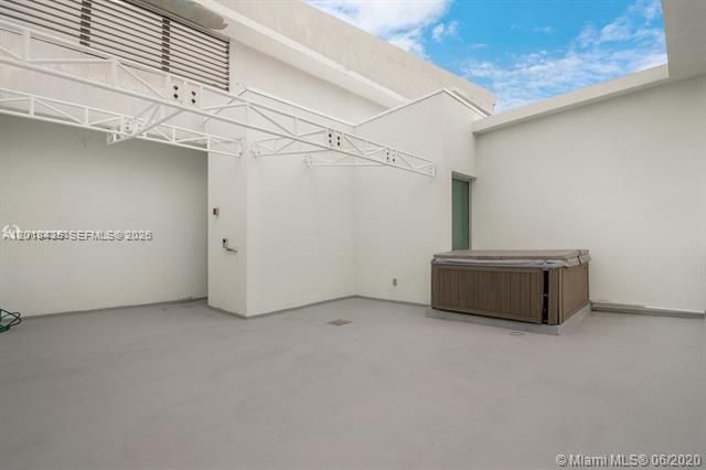 92 SW 3rd St , Unit 5203, Miami, FL 33130 Photo