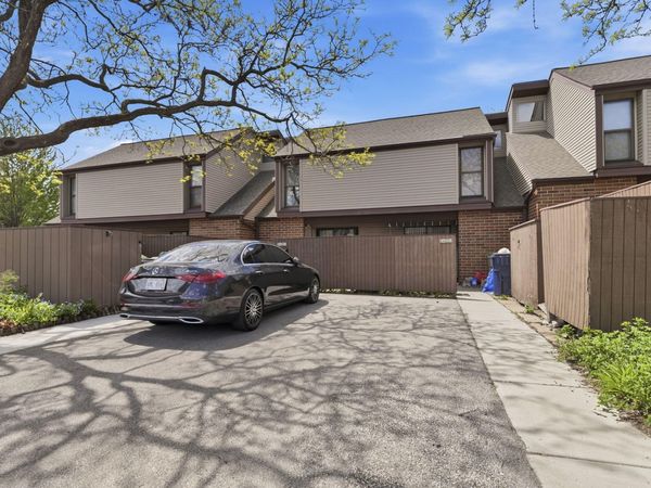 1411 W Edgerton Ave, Unit V, Milwaukee, WI 53221