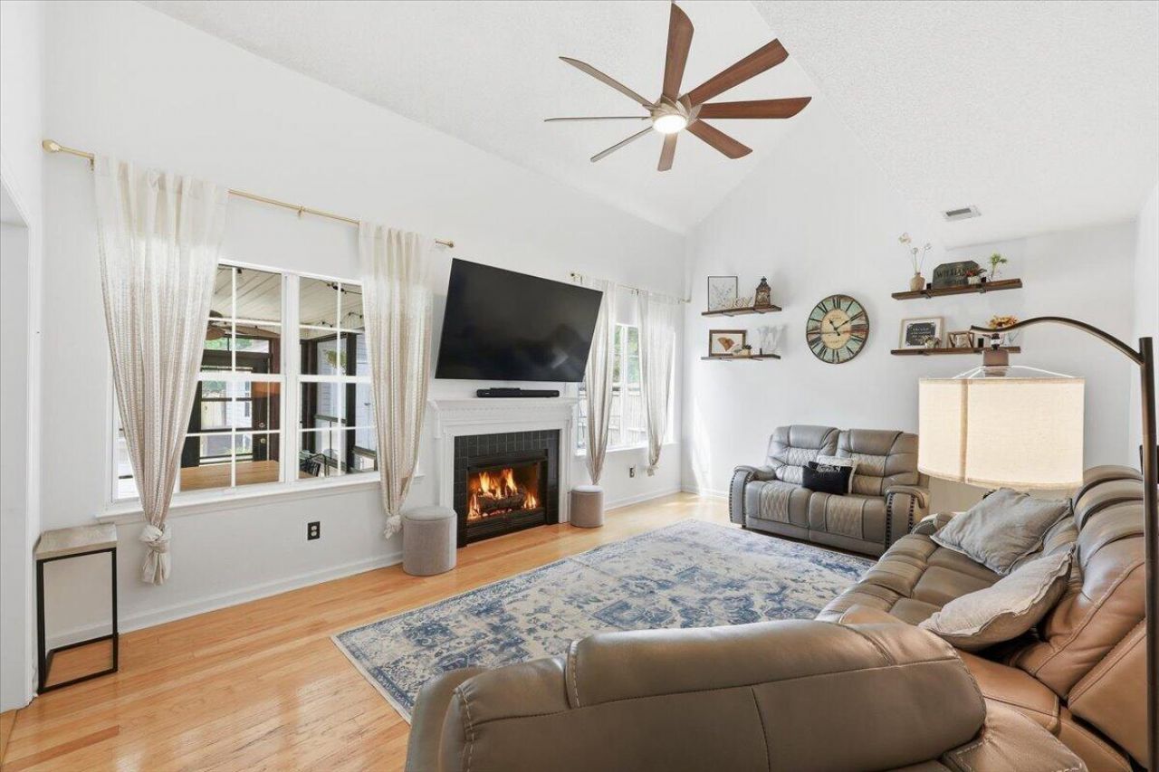 101 Chatfield Circle Photo 10