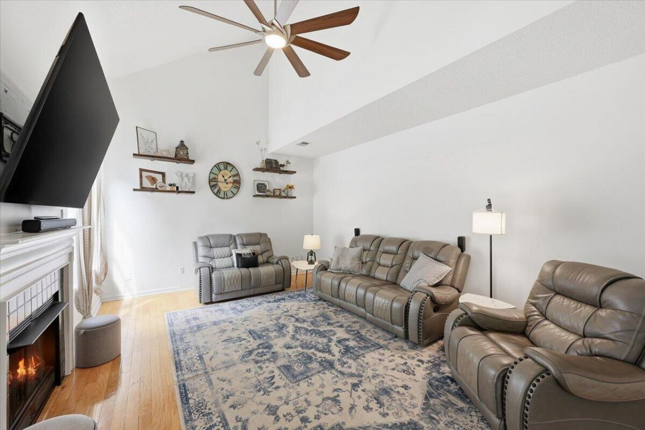 101 Chatfield Circle Photo 8