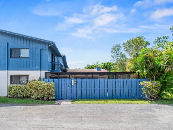 4585 Holly Lake Drive, Lake Worth, FL 33463