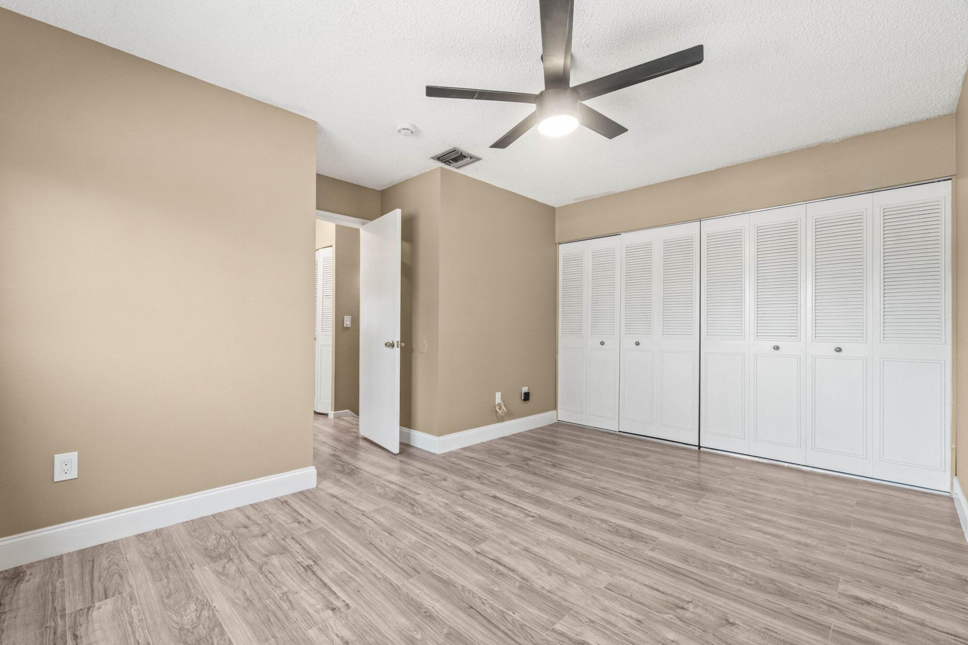 4585 Holly Lake Drive, Lake Worth, FL 33463 Photo