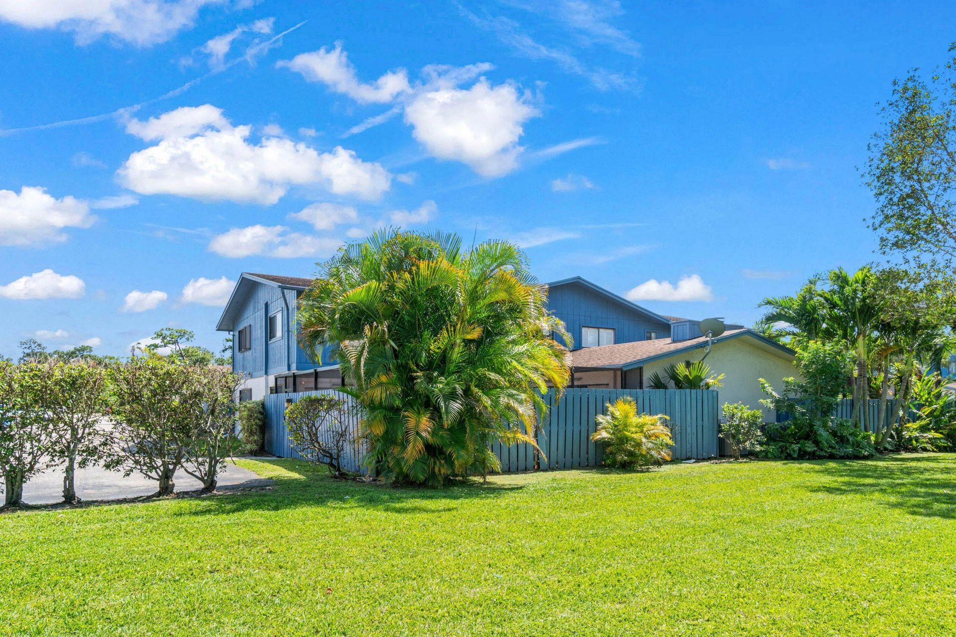 4585 Holly Lake Drive, Lake Worth, FL 33463 Photo