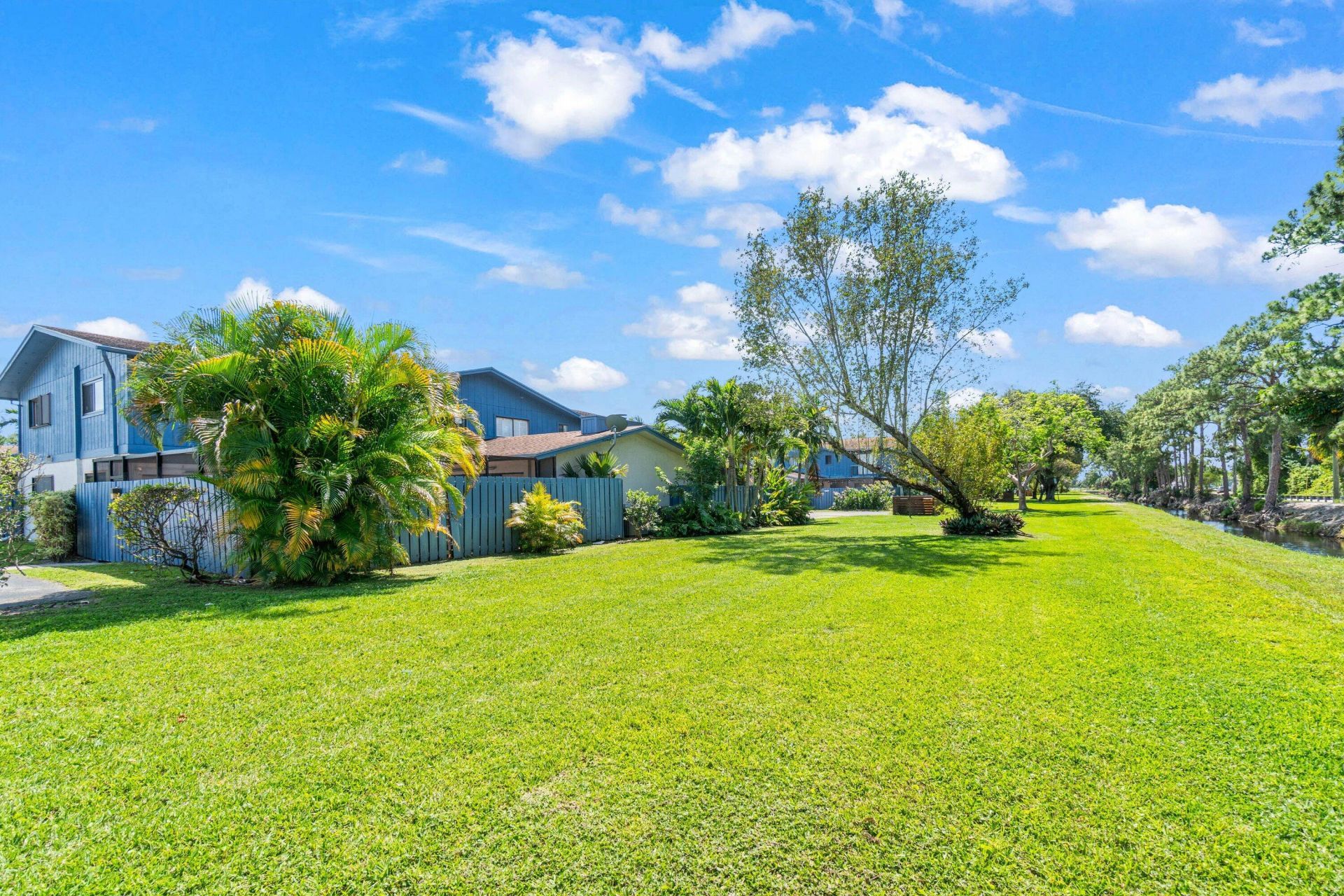 4585 Holly Lake Drive, Lake Worth, FL 33463 Photo