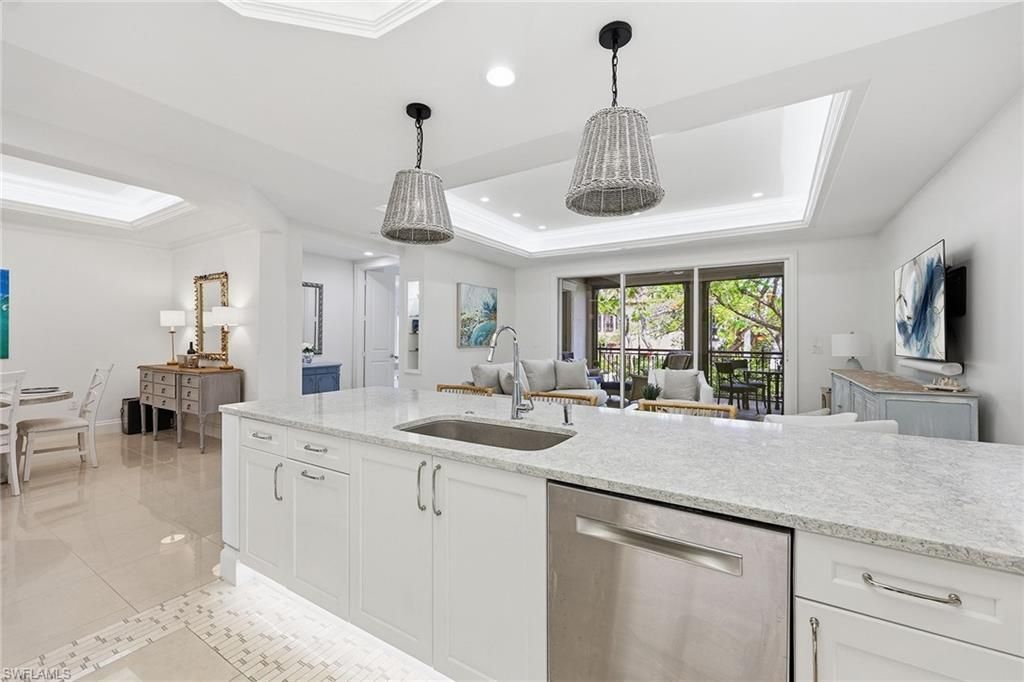 411 6th St S, Unit 202, Naples, FL 34102 Photo