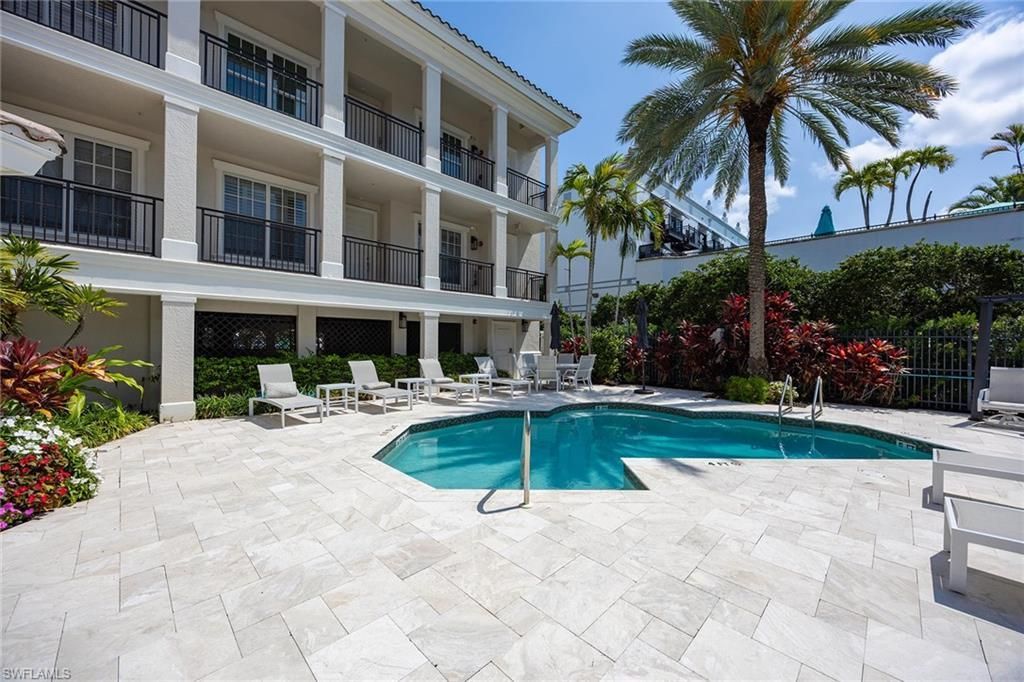 411 6th St S, Unit 202, Naples, FL 34102 Photo
