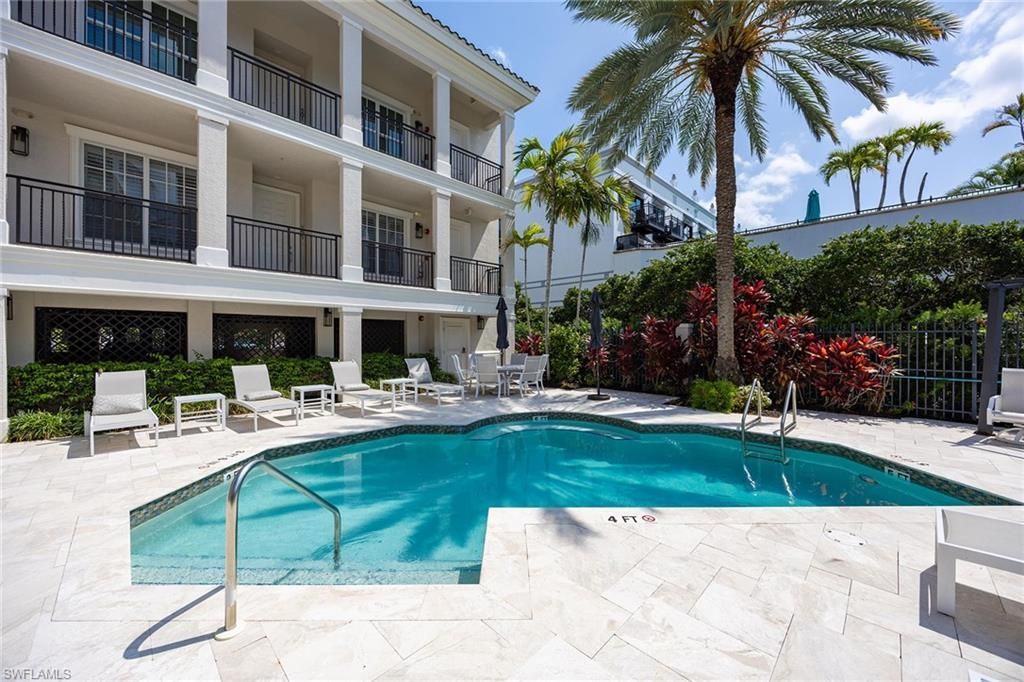 411 6th St S, Unit 202, Naples, FL 34102 Photo