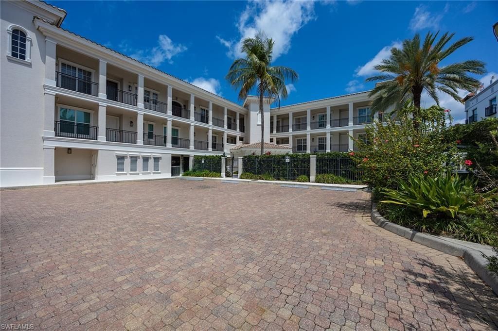 411 6th St S, Unit 202, Naples, FL 34102 Photo