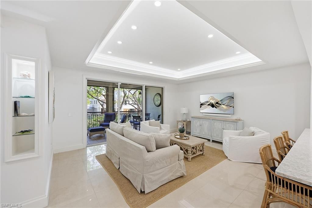 411 6th St S, Unit 202, Naples, FL 34102 Photo
