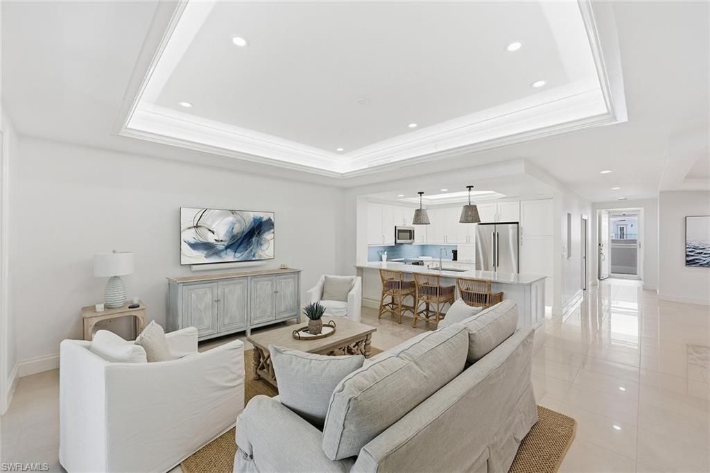 411 6th St S, Unit 202, Naples, FL 34102 Photo