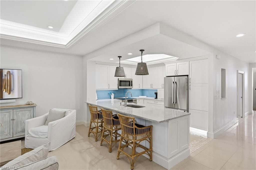 411 6th St S, Unit 202, Naples, FL 34102 Photo