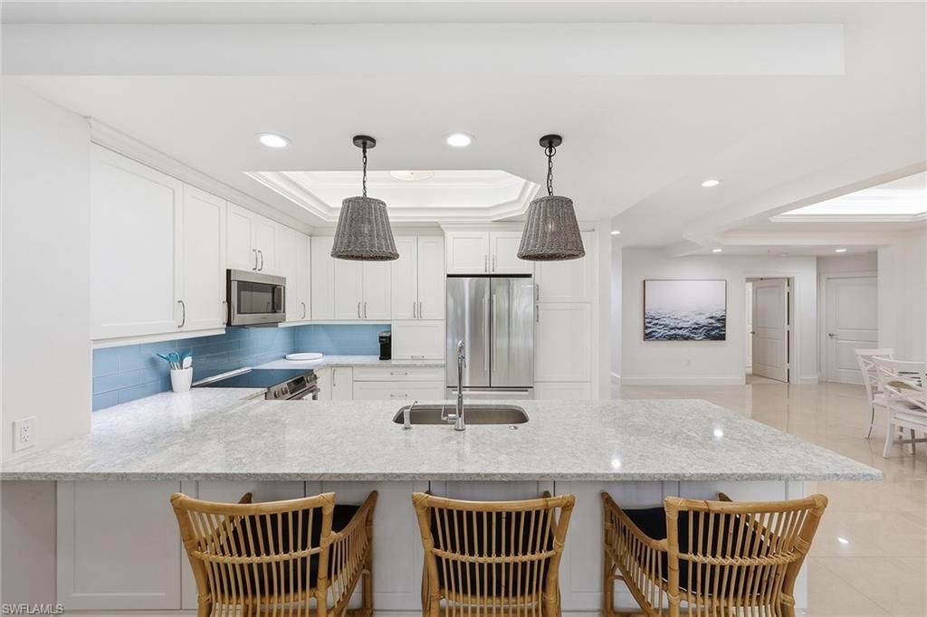 411 6th St S, Unit 202, Naples, FL 34102 Photo