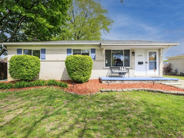 2458 Milverton Road, Troy, MI 48083