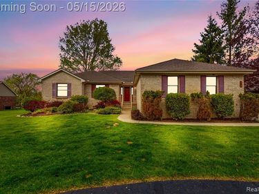 450 W Drahner Road, Oxford Vlg, MI 48371