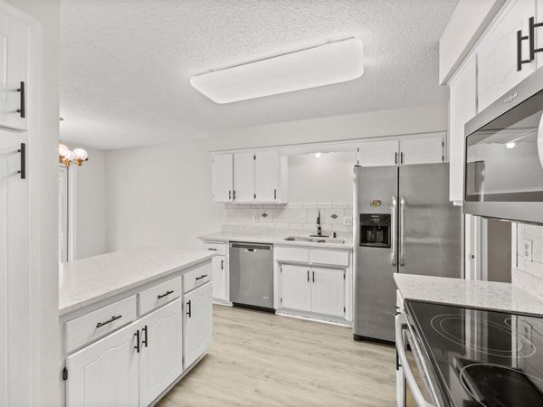 1049 Greenhaven Drive , Vadnais Heights, MN 55127