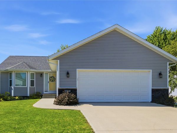 1005 Ashford Drive NE, Cedar Rapids, IA 52402