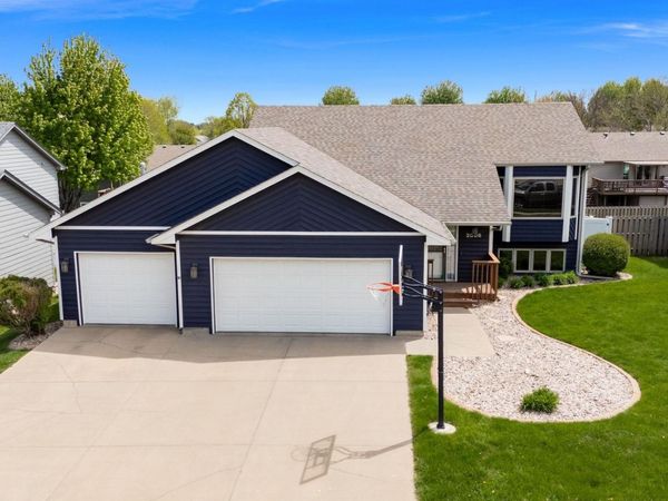 2006 Gordon Dr, Sioux Falls, SD 57110