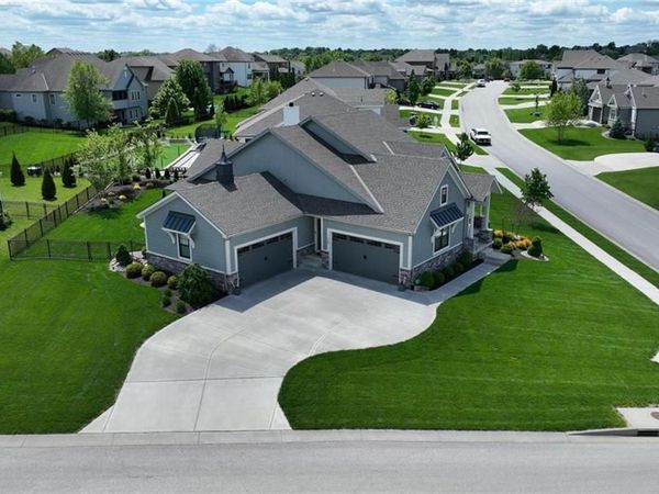 161 NW Carson Drive, Lee's Summit, MO 64081