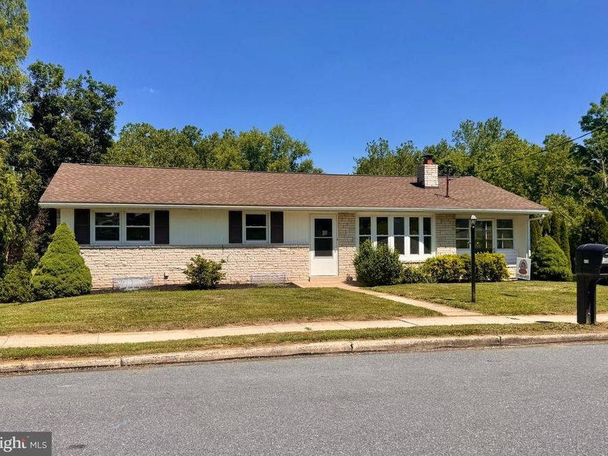 410 Arnold Lane, York, PA 17406 Main Photo