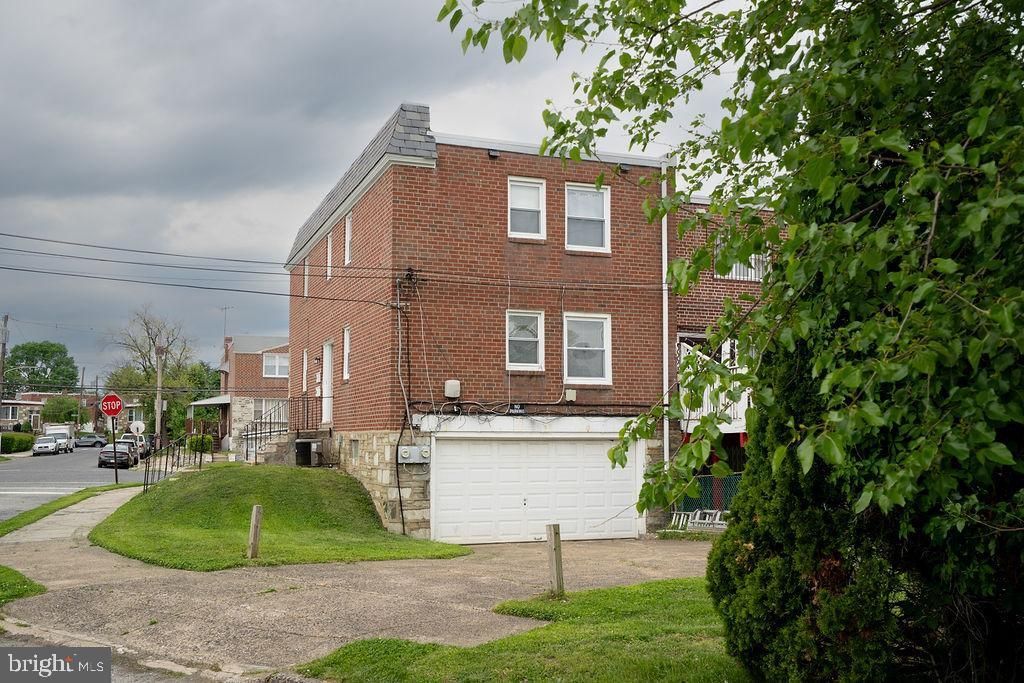 1975 Beyer Avenue, Philadelphia, PA 19115 Main Photo