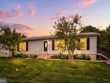 60 HICKORY DRIVE, MANCHESTER, PA 17345