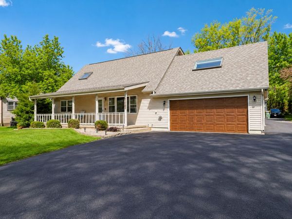 1320 N Harrison Street , Algonquin, IL 60102