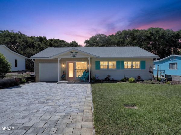 800 E 9th Avenue, New Smyrna Beach, FL 32169