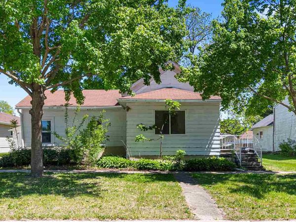 106 Mulberry St., Tipton, IA 52772