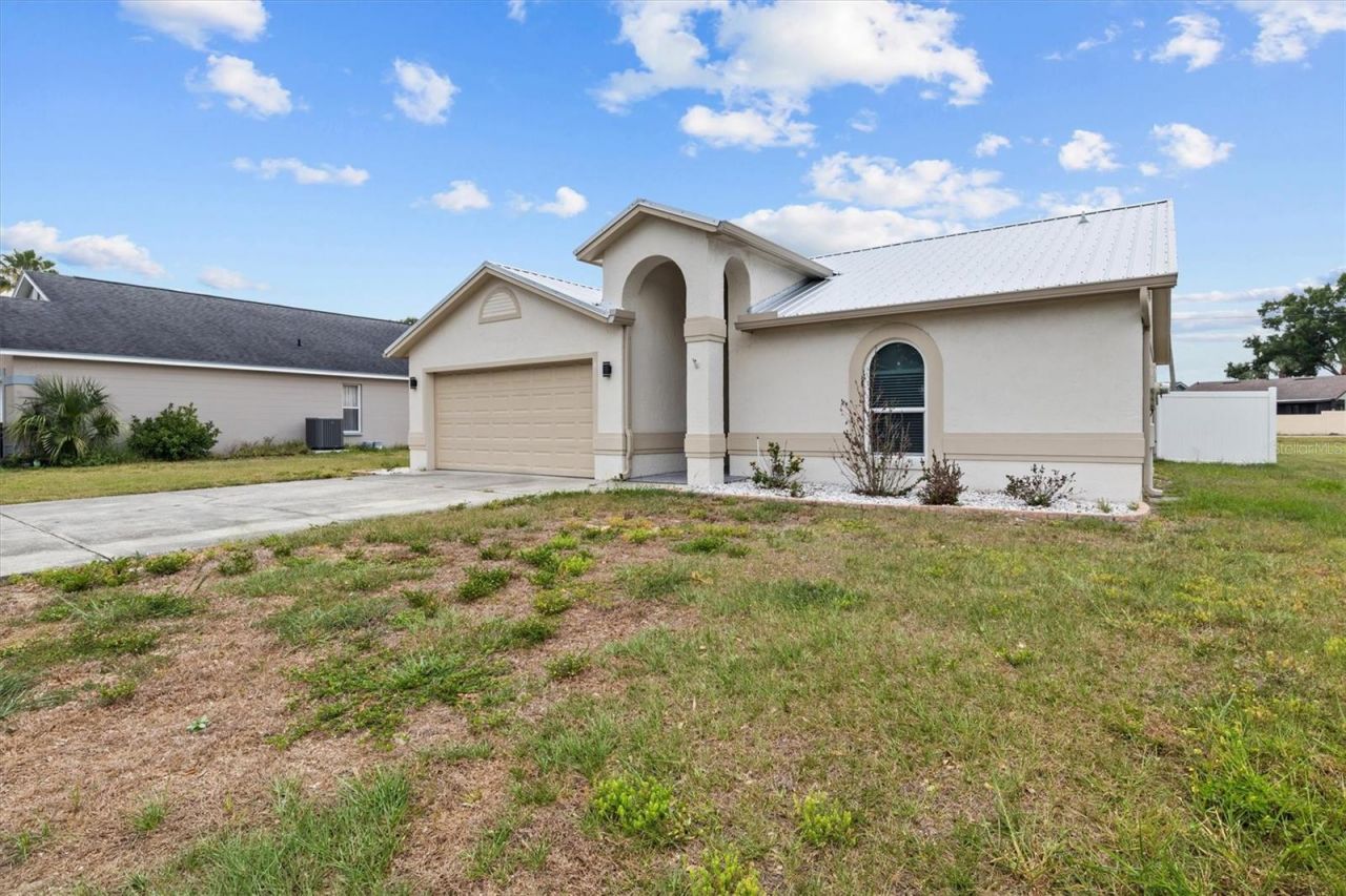 8 Saint Kitts Circle, Winter Haven, FL 33884 Main Photo