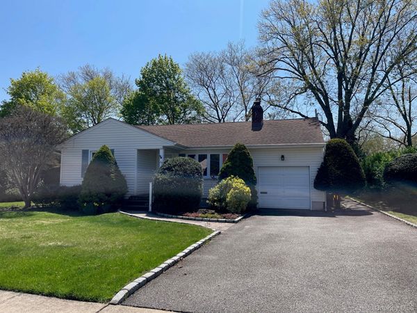 20 Gainsboro Lane , Syosset, NY 11791