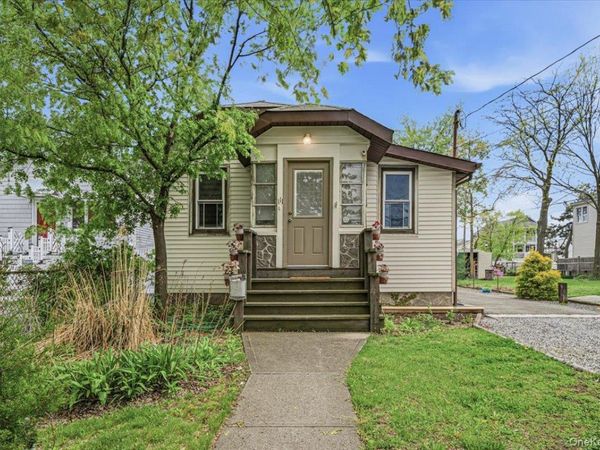 111 Ray Street , Freeport, NY 11520
