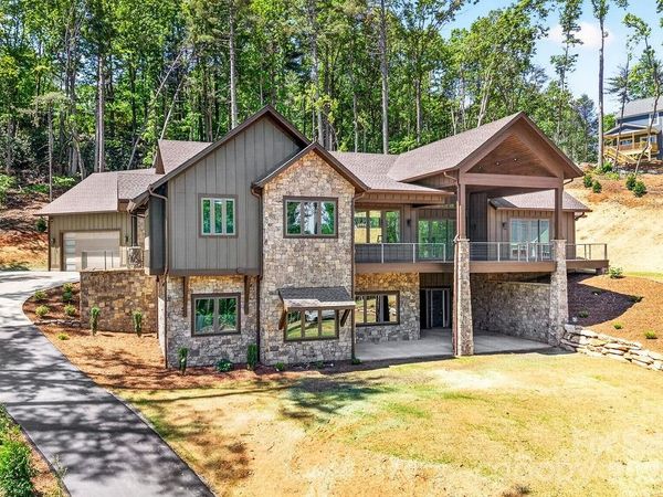 246 Northview Drive , Hendersonville, NC 28791