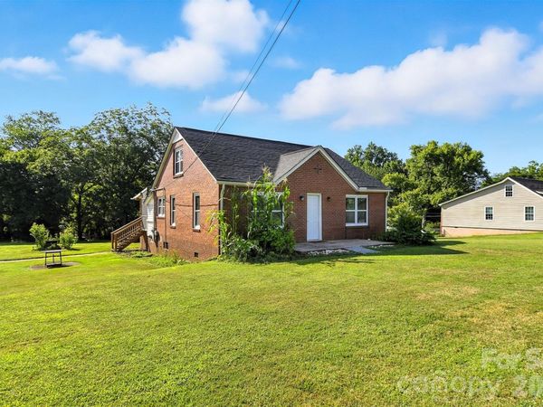 3544 6th Street Drive NW, Hickory, NC 28601
