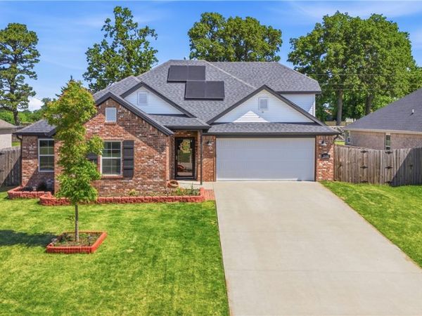 2660 Suncrest Avenue , Springdale, AR 72764