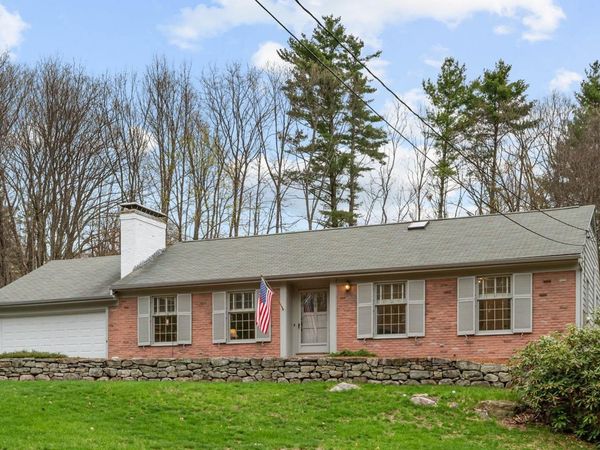 7 Pine Drive, Bedford, NH 03110