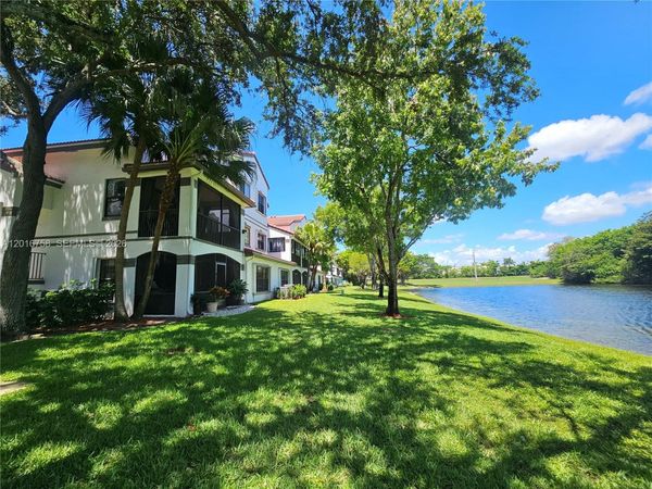 15825 SW 3rd Ct, Unit 204, Pembroke Pines, FL 33027