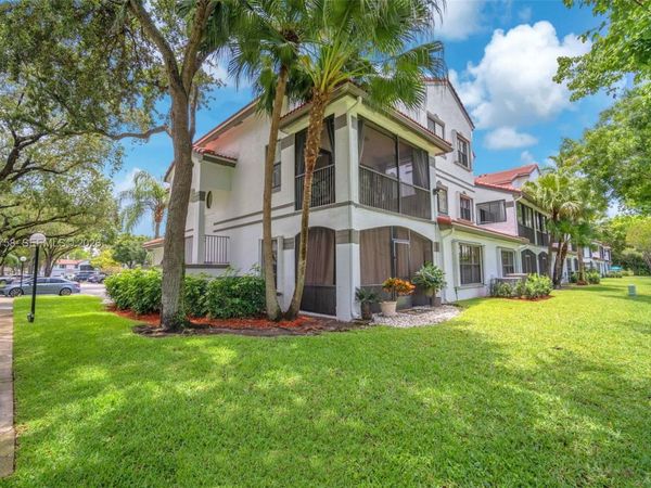 15825 SW 3rd Ct, Unit 204, Pembroke Pines, FL 33027