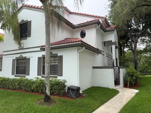 15825 SW 3rd Ct , Unit 204, Pembroke Pines, FL 33027