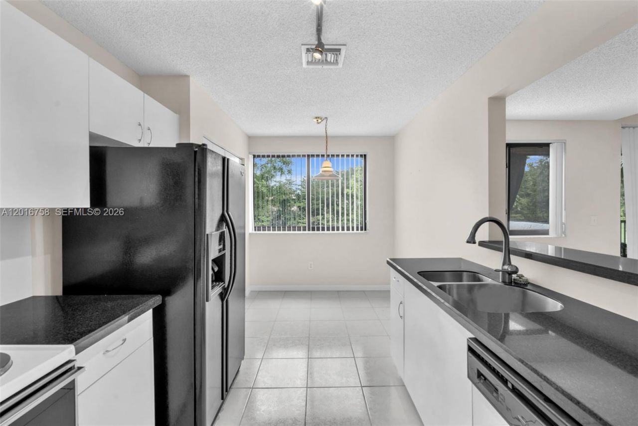 15825 SW 3rd Ct, Unit 204, Pembroke Pines, FL 33027 Photo