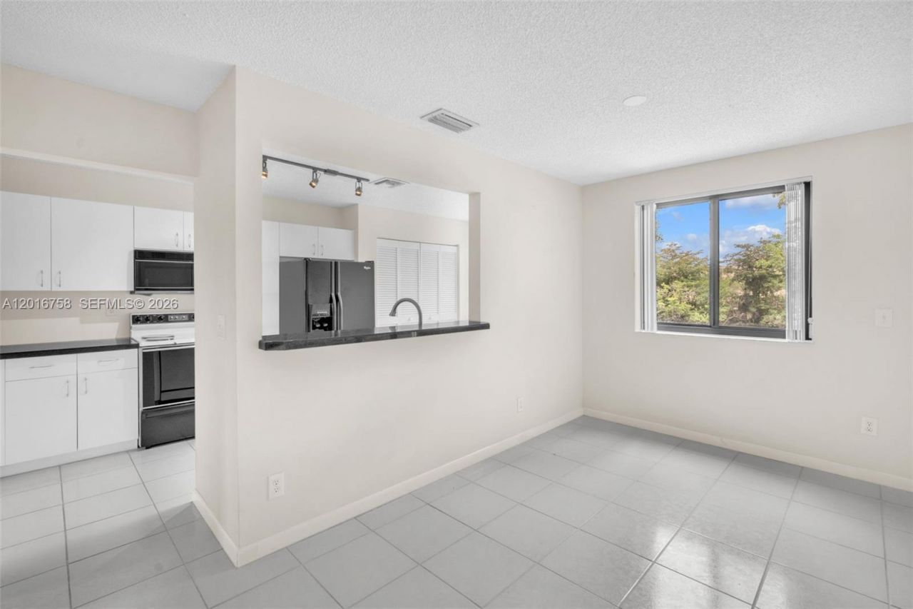 15825 SW 3rd Ct, Unit 204, Pembroke Pines, FL 33027 Photo