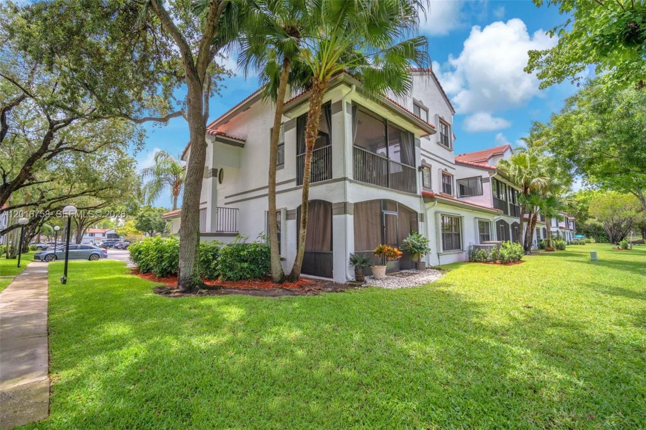 15825 SW 3rd Ct, Unit 204, Pembroke Pines, FL 33027 Photo