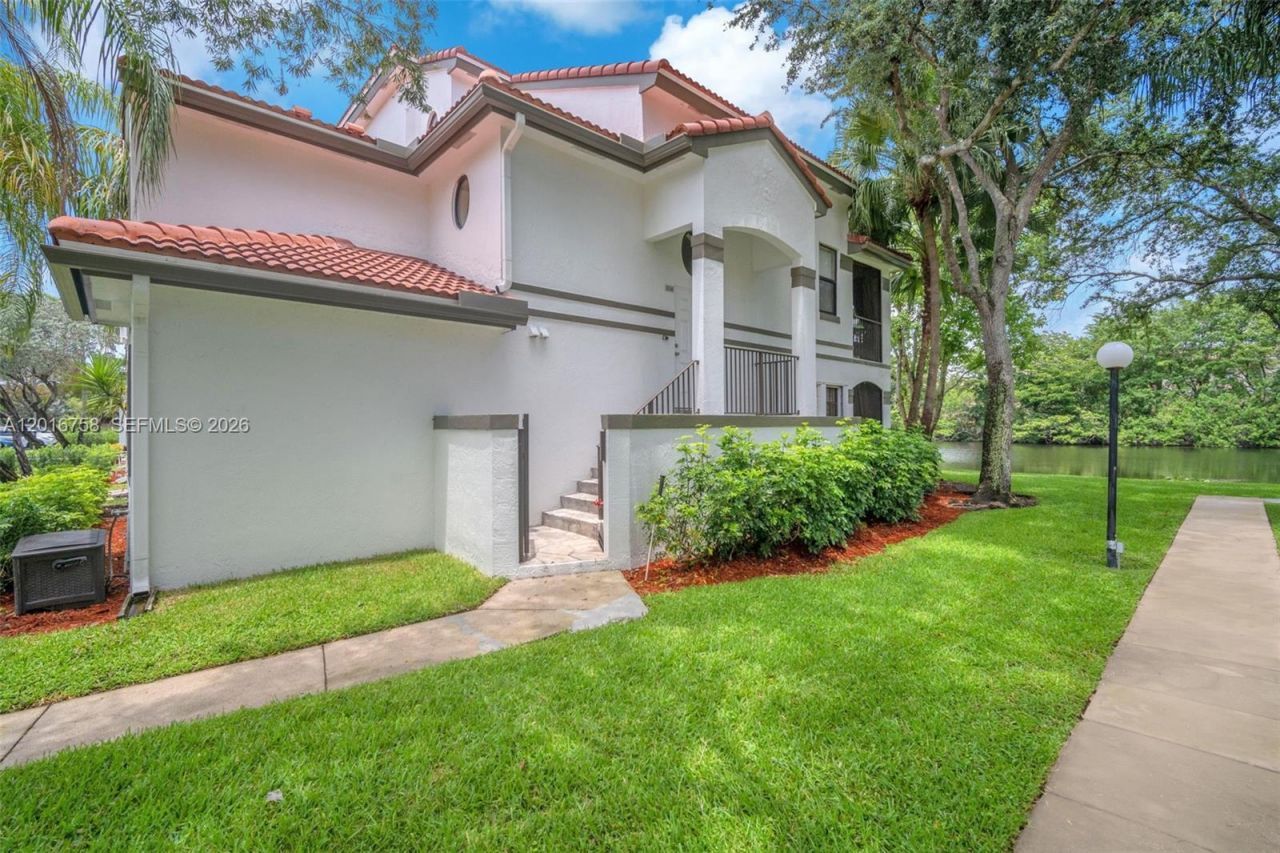 15825 SW 3rd Ct, Unit 204, Pembroke Pines, FL 33027 Photo
