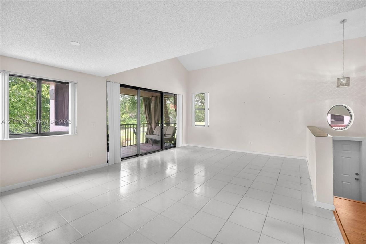 15825 SW 3rd Ct, Unit 204, Pembroke Pines, FL 33027 Photo